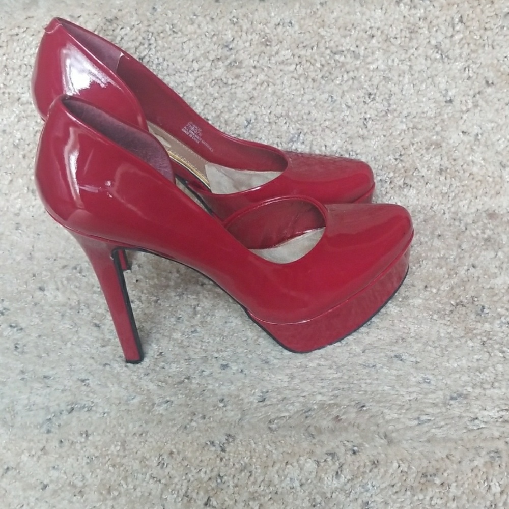 Jessica Simspon platform pumps